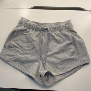 LULULEMON inner glow shorts 3’